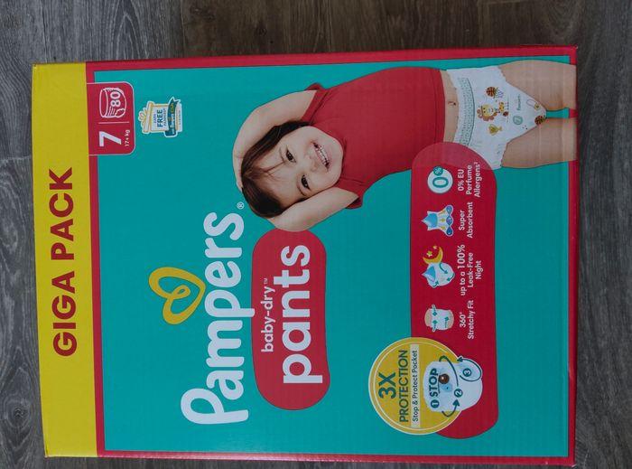 Un carton de couches Pampers pants - photo numéro 1