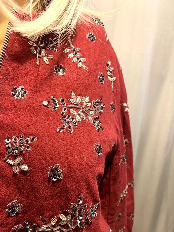 Bomber rouge foncé brodé avec perles - photo numéro 4