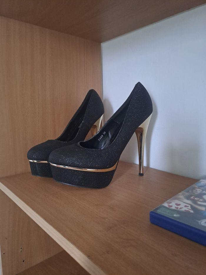 Chaussures femme très bon état taille 38 - photo numéro 1