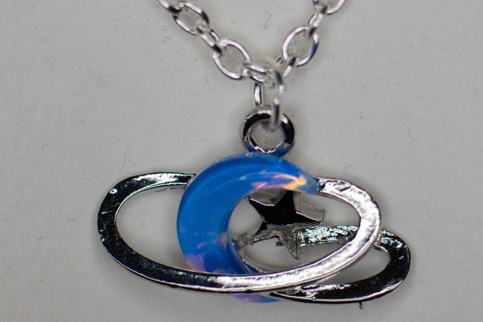 Pendentif lune bleue avec son auréole - photo numéro 3