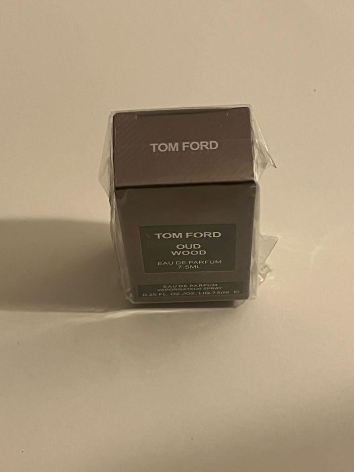 Parfum Tom Ford oud wood neuf sous blister 7,5ML - photo numéro 3