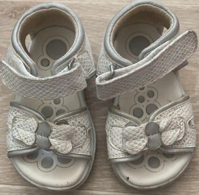 🛑chaussure bébé chicco🛑T20 - photo numéro 1