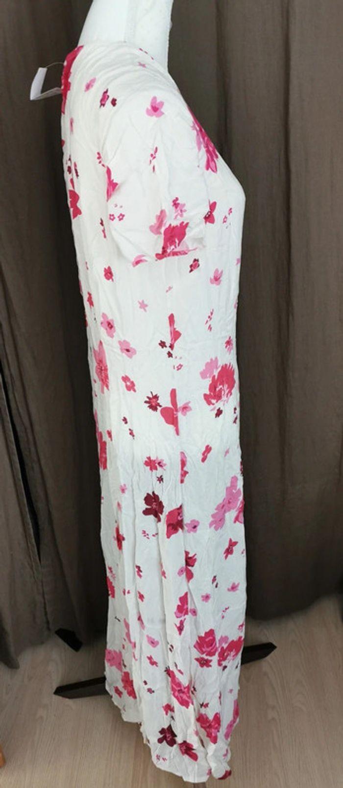 Robe longue kiabi blanche à fleurs rose taille 40 neuve - photo numéro 2