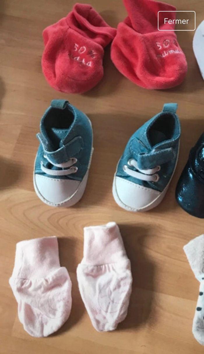 Lot chaussures, gants et chaussons bébé fille - photo numéro 2