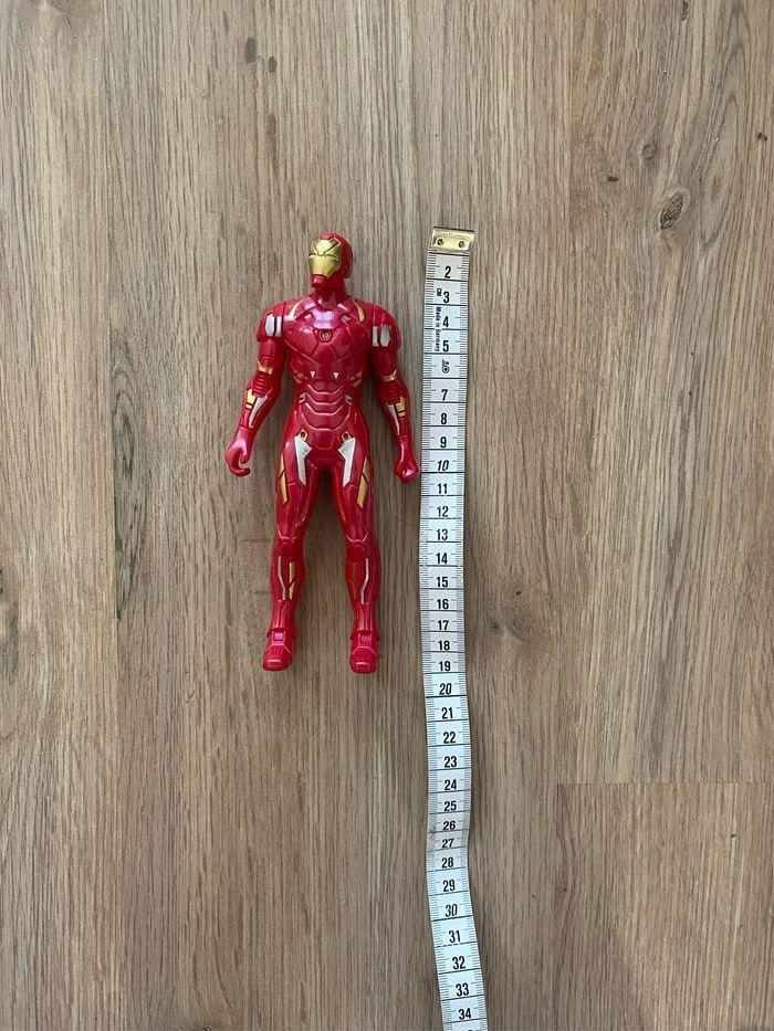 Figurine Marvel Iron Man avec lumière - photo numéro 6