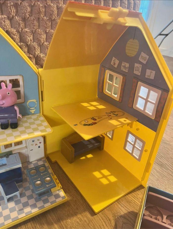 Maison De Luxe Peppa Pig Pliable + Voiture et école - photo numéro 5