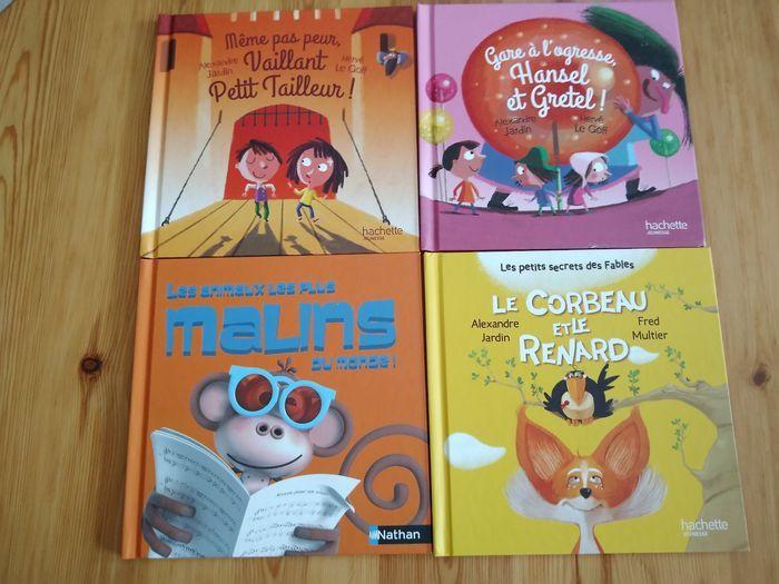 Lot de quatre livres enfants