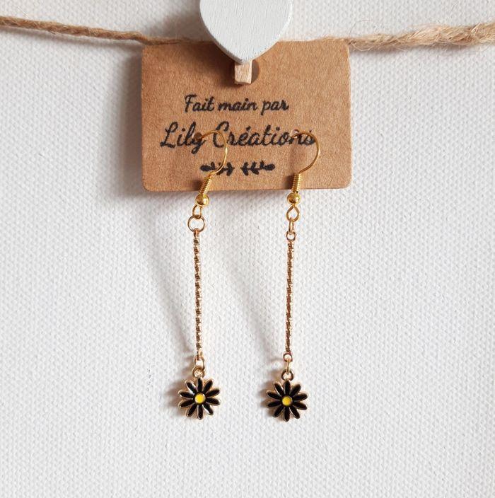 Boucles d'oreilles dorées et pâquerettes noires LC243 - photo numéro 1