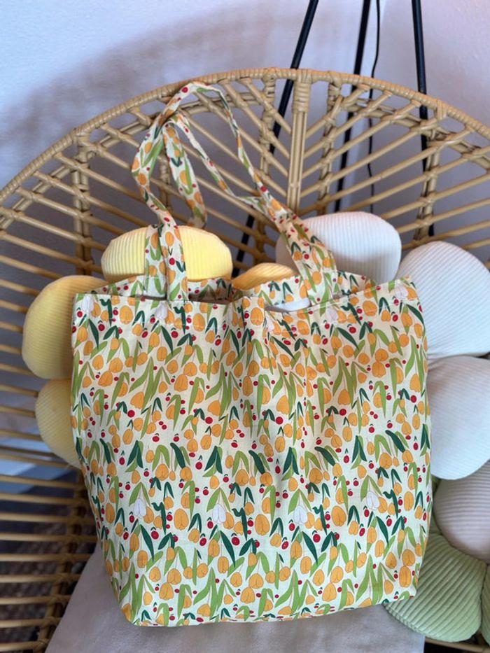 Sac tote bag neuf en tissu à motifs floraux jaunes - photo numéro 3