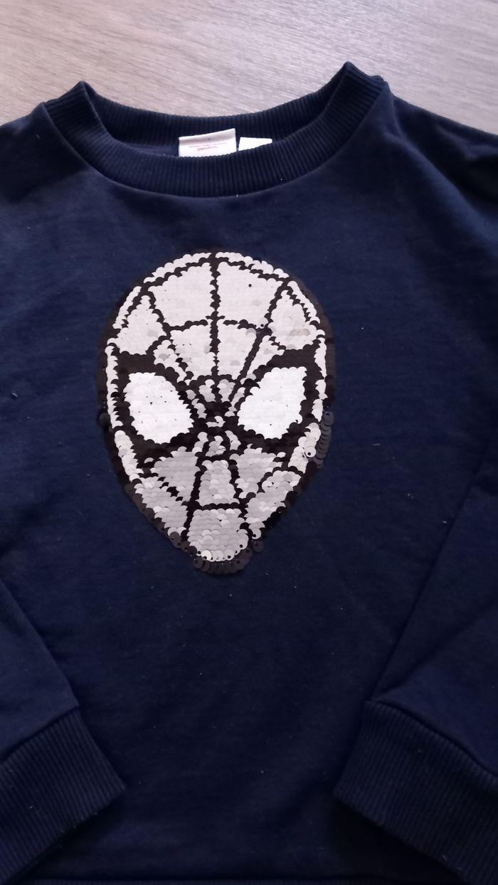 Pull avec spider-man qui change de couleur - photo numéro 2