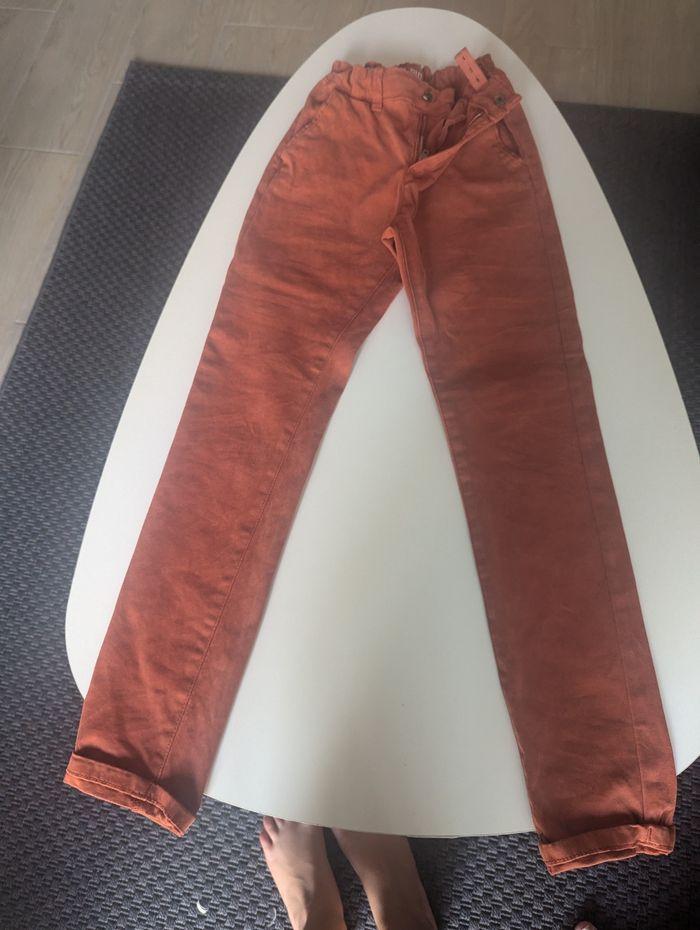 Pantalon Chino couleur rouille 10 ans parfait état - photo numéro 2