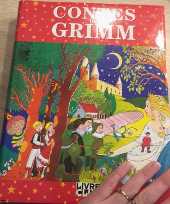 Très gros livre contes de Grimm