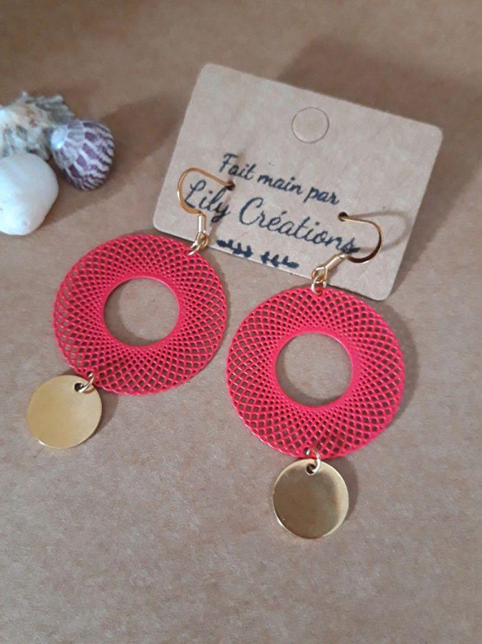 Boucles d'oreilles dorées hypoallergéniques, filigranes fuschia LC20 - photo numéro 1