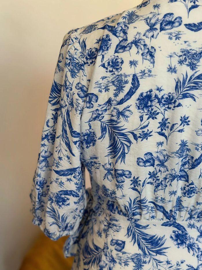 Jolie robe portefeuille Mango à motifs fleuris Jouy bleu clair taille S - photo numéro 6