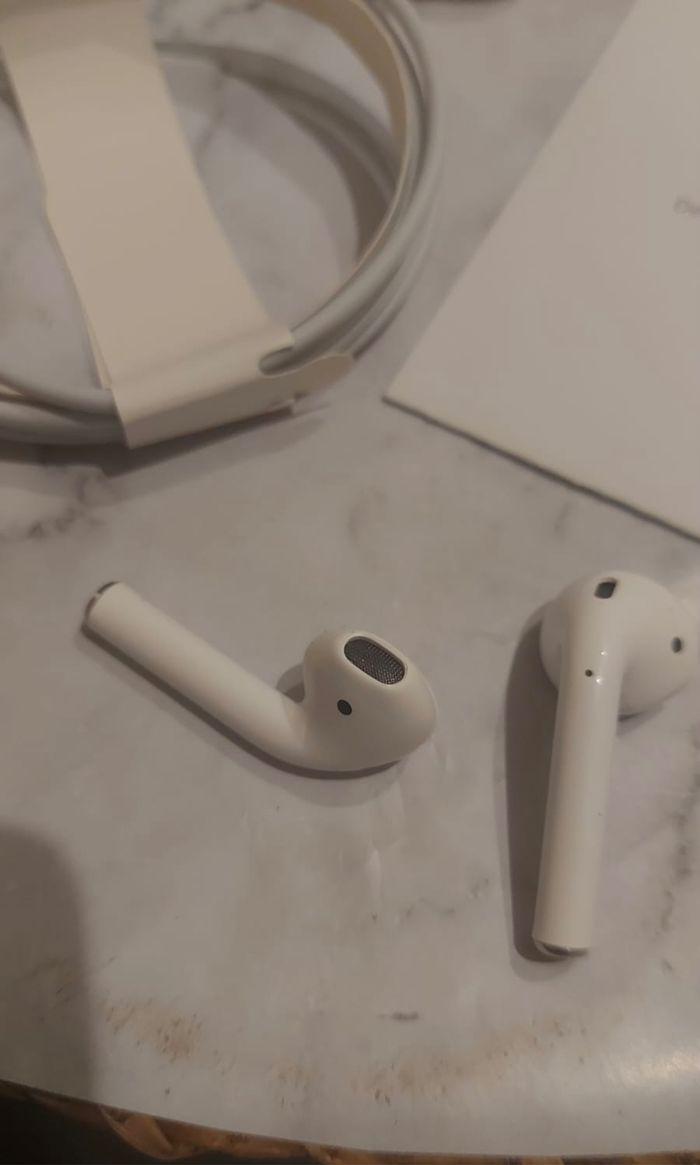 AirPods 2eme génération - photo numéro 8