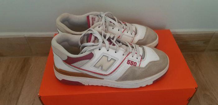 Baskets New Balance 550 bordeaux/beige - photo numéro 1