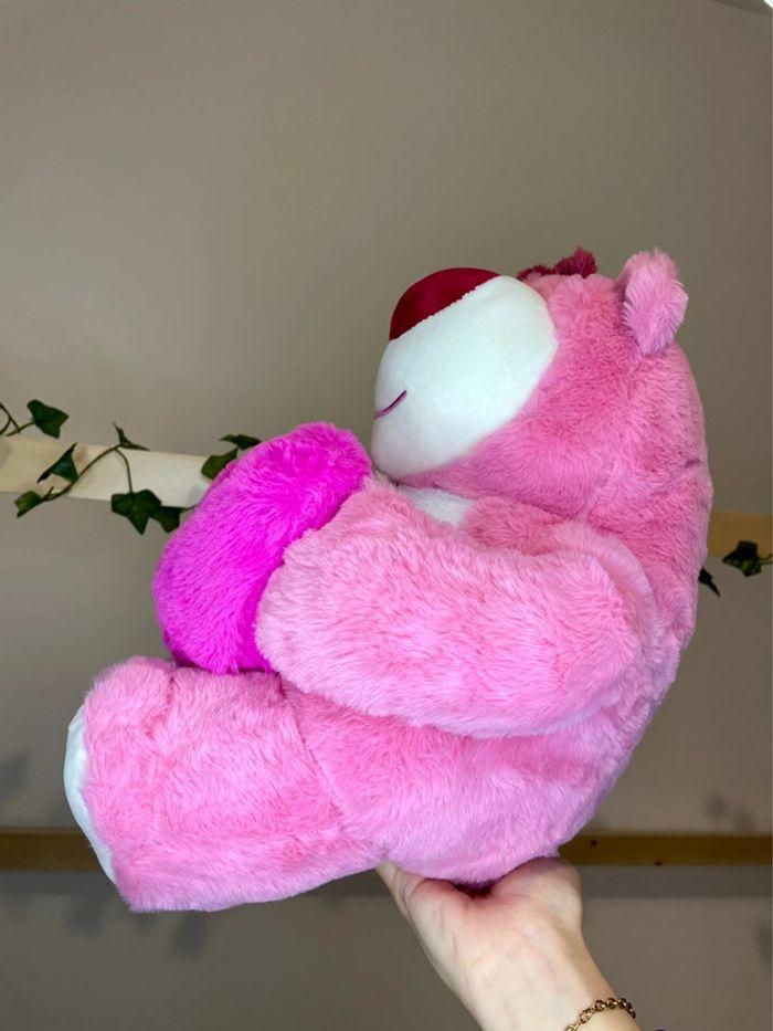 Peluche Toy Story Lotso avec un coeur - photo numéro 15