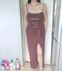 Robe longue marron fendue pailletée Prettylittlething