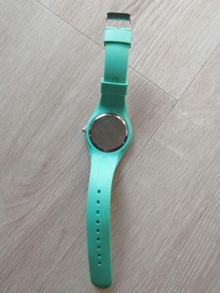 Montre silicone vert d'eau neuve - photo numéro 4