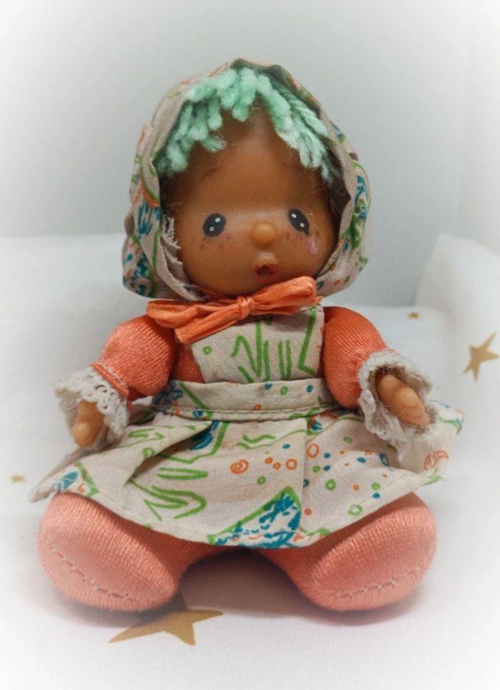 Petite 80 little poupée poupon doll bébé baby orange chapeau laine vert cel maesa Nifa valencia - photo numéro 1