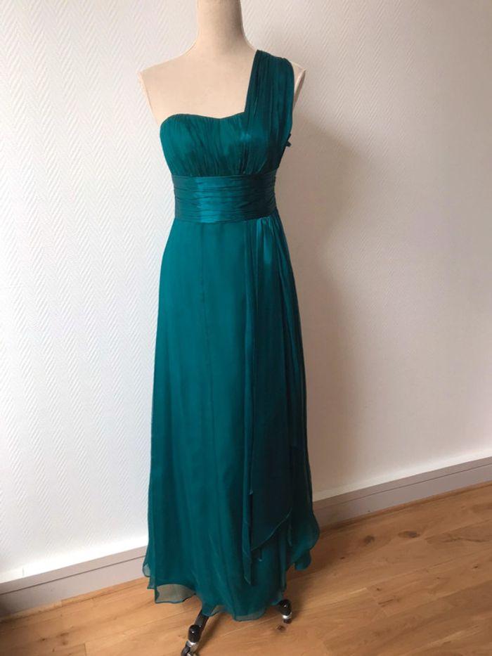 Superbe robe du soir en drapée de soie vert émeraude | prix boutique Dubaï Mall 369$ - photo numéro 12