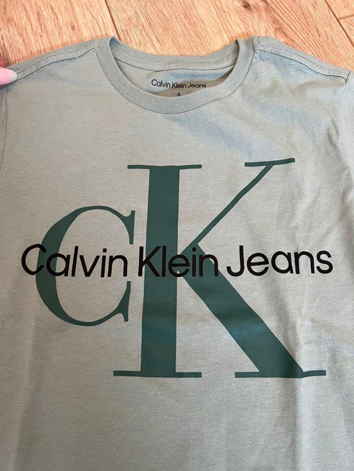 T-shirt Calvin Klein 4 ans - photo numéro 3