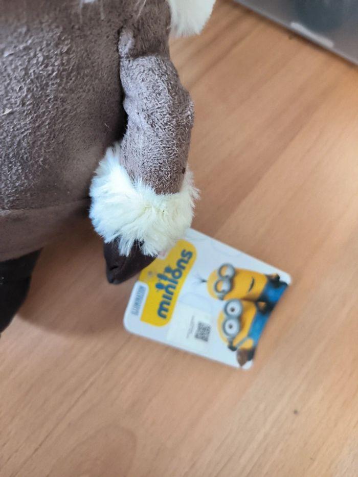 Peluche minions neuve - photo numéro 2