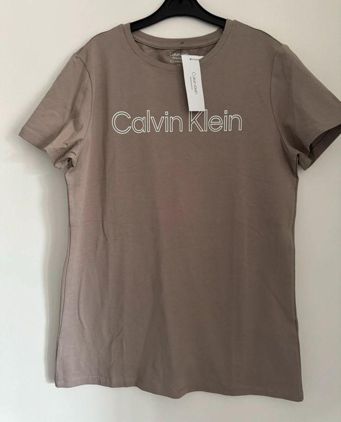 T-shirt Calvin Klein - photo numéro 1