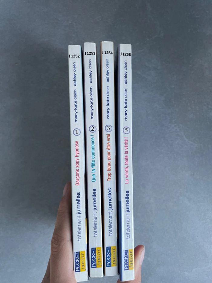 Lot de 4 livres totalement jumelles - photo numéro 3