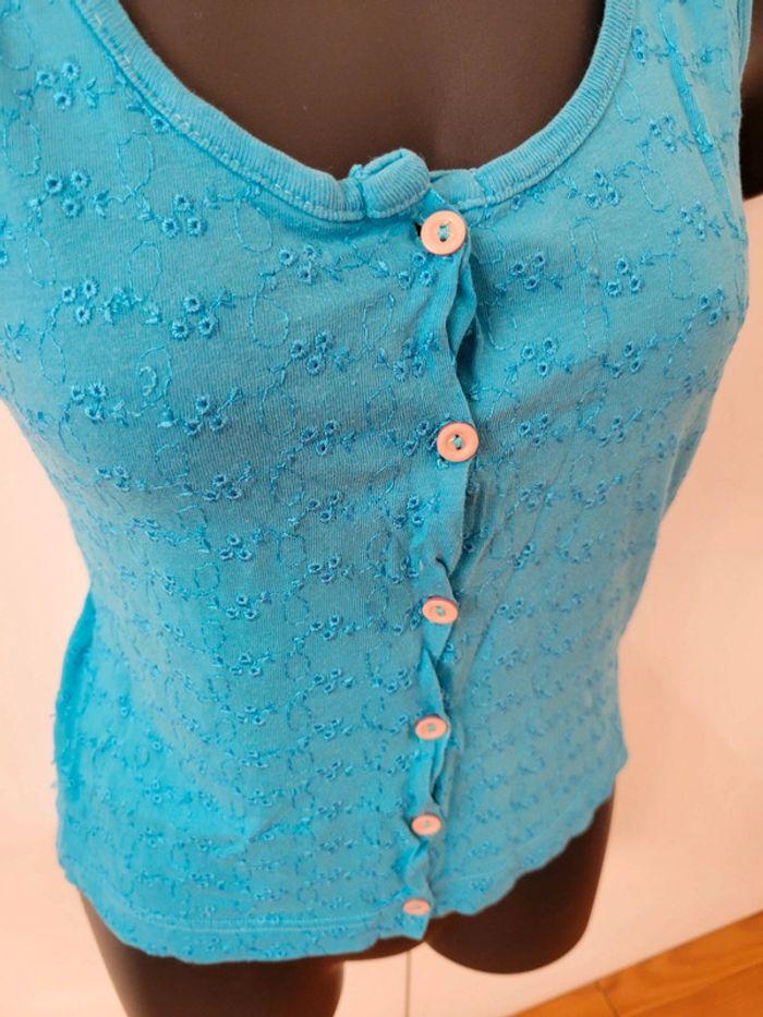 Tee shirt débardeur bleu turquoise broderies fleurs - photo numéro 5