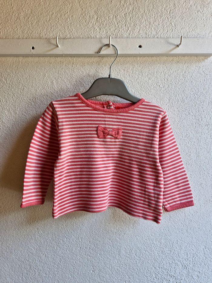 Pull 9 mois Tissaia Rose à rayures blanc Très bon état - photo numéro 1