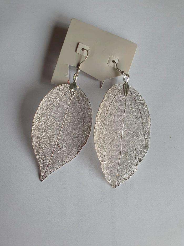 boucles d'oreilles pendantes feuilles - photo numéro 1