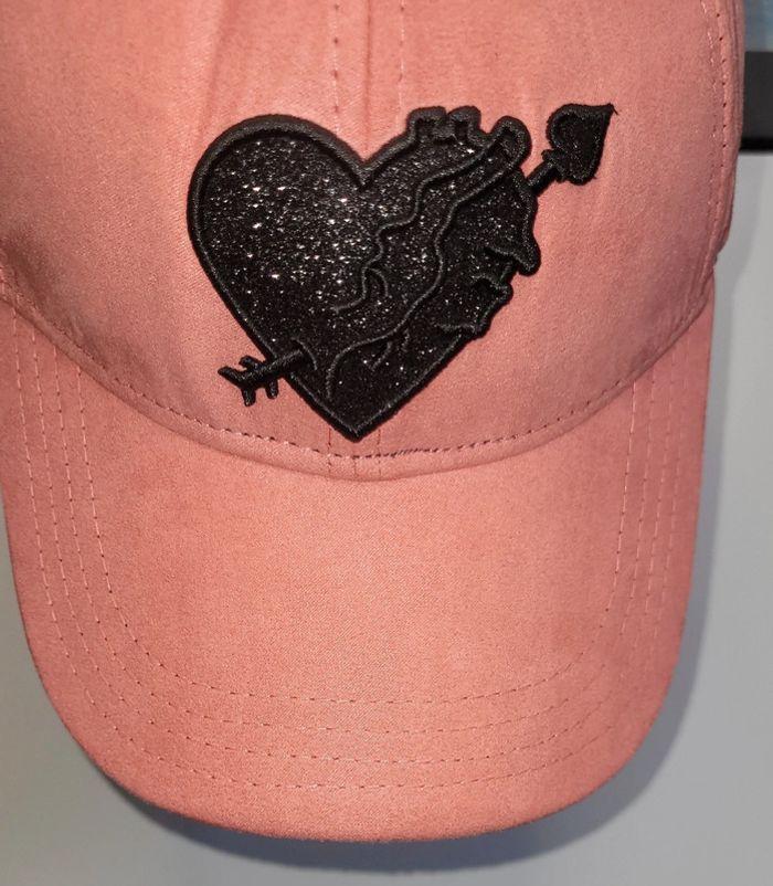 Casquette coeur piqué rose black heart taille unique en excellent état - photo numéro 11