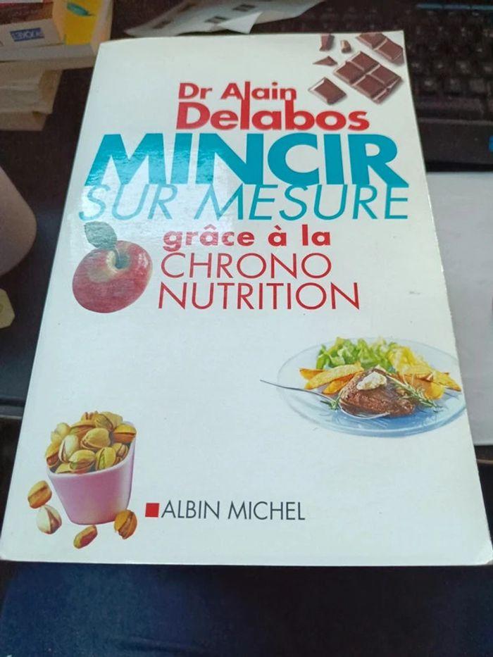 “Mincir sur mesure grâce à la chrono-nutrition” de Alain Delabos et Jean-Robert Rapin