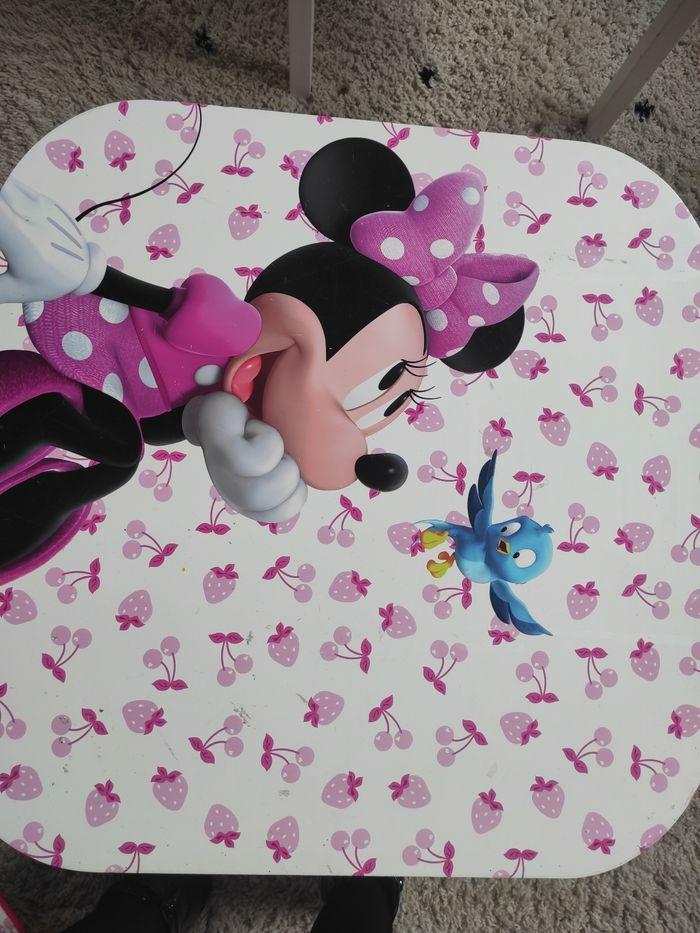 Table Minnie avec 2 chaises - photo numéro 3