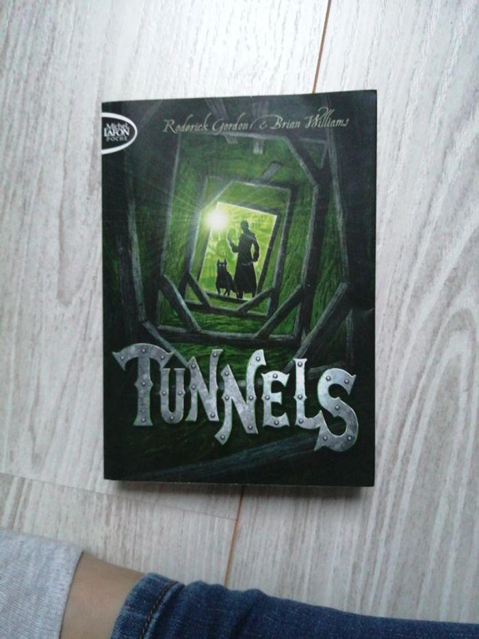 Tunnels tome 1 - photo numéro 1