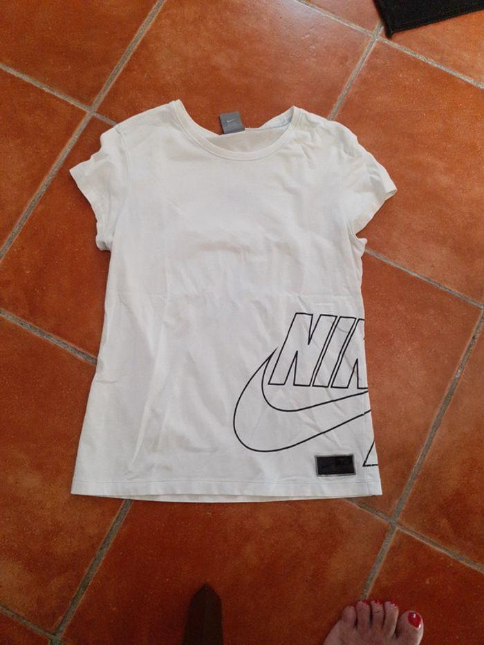 Tee Shirt Nike 40 42 - photo numéro 1