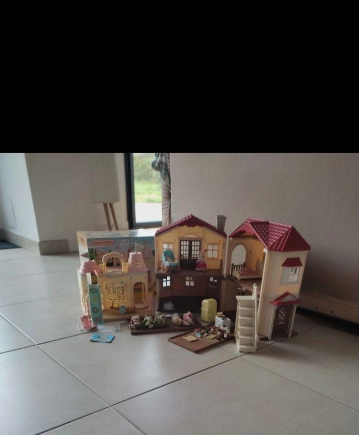 Lot sylvanian maison+crèche - photo numéro 1