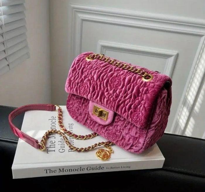 Sac bandoulière ''velours de Roses'' imitation ''Chanel'' - photo numéro 1