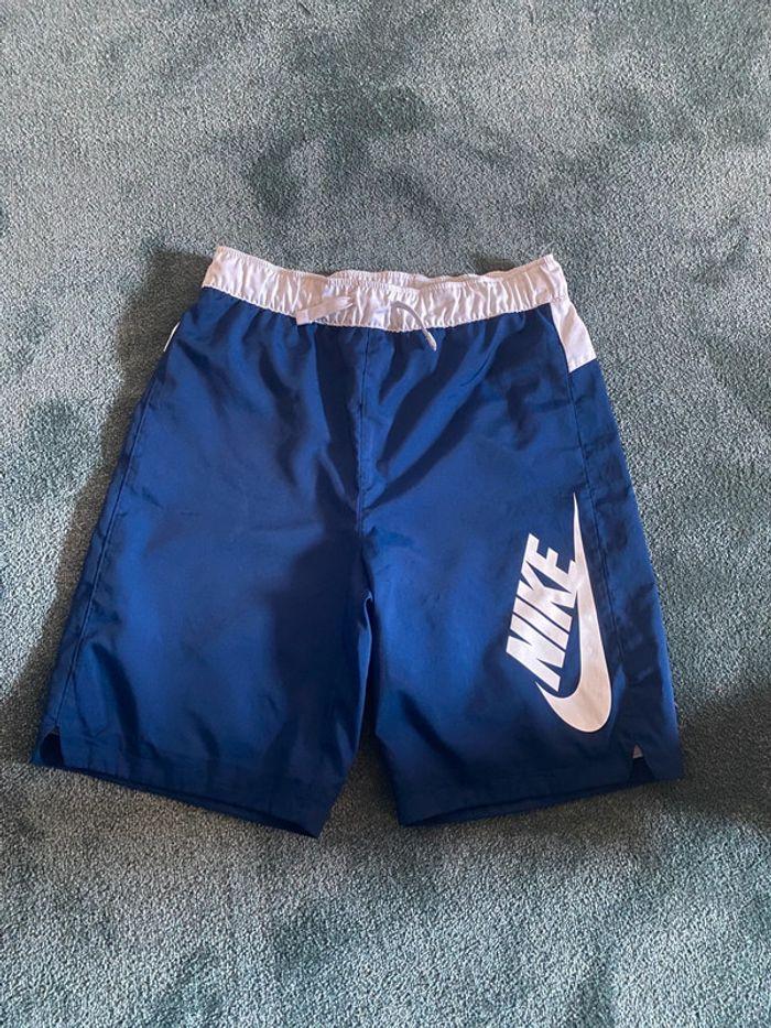 Short Nike bleu, taille L, parfait état - photo numéro 1