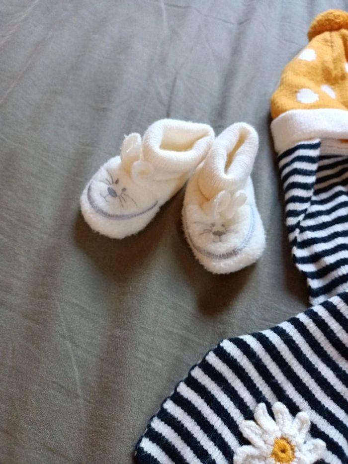 Petit bonnet et paire de chaussons naissance 1mois - photo numéro 2