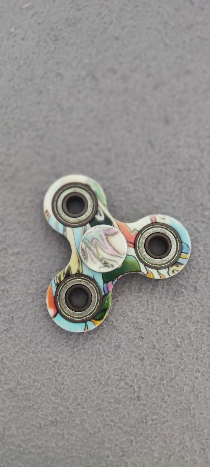 Hand spinner