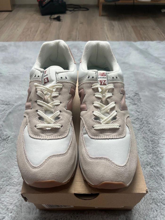 New balance 574 homme taille 45 rose et beige - photo numéro 2