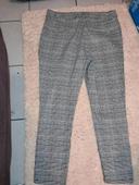 Pantalon gris à carreaux ferme 44