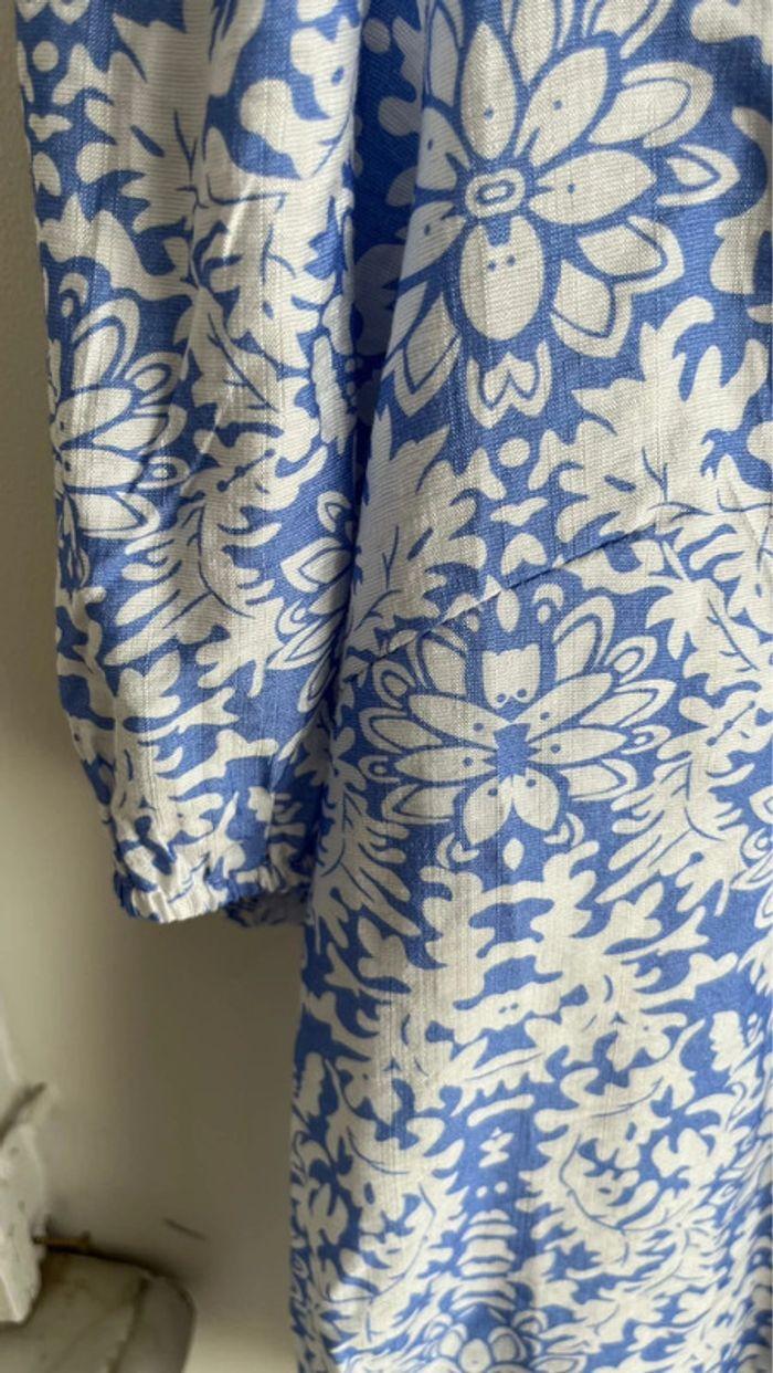 Blouse bleu et blanche à fleurs - photo numéro 4