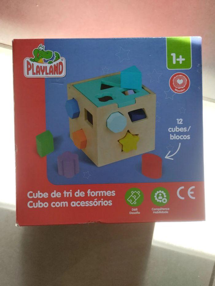 Jouets cube de tri de formes - photo numéro 1