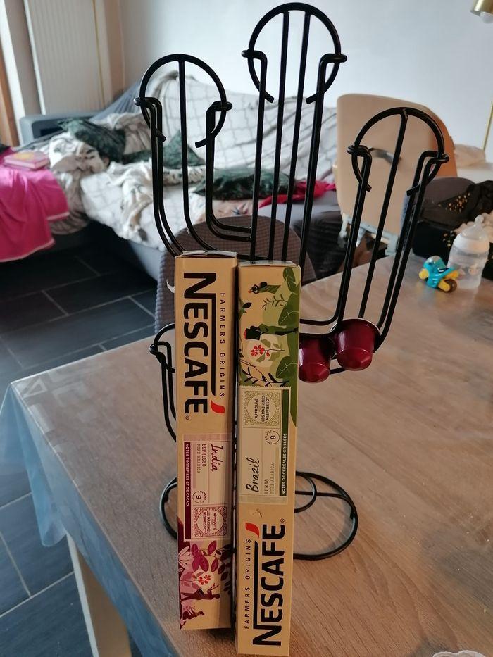 Porte capsule nescafé + deux paquets de capsules neuf