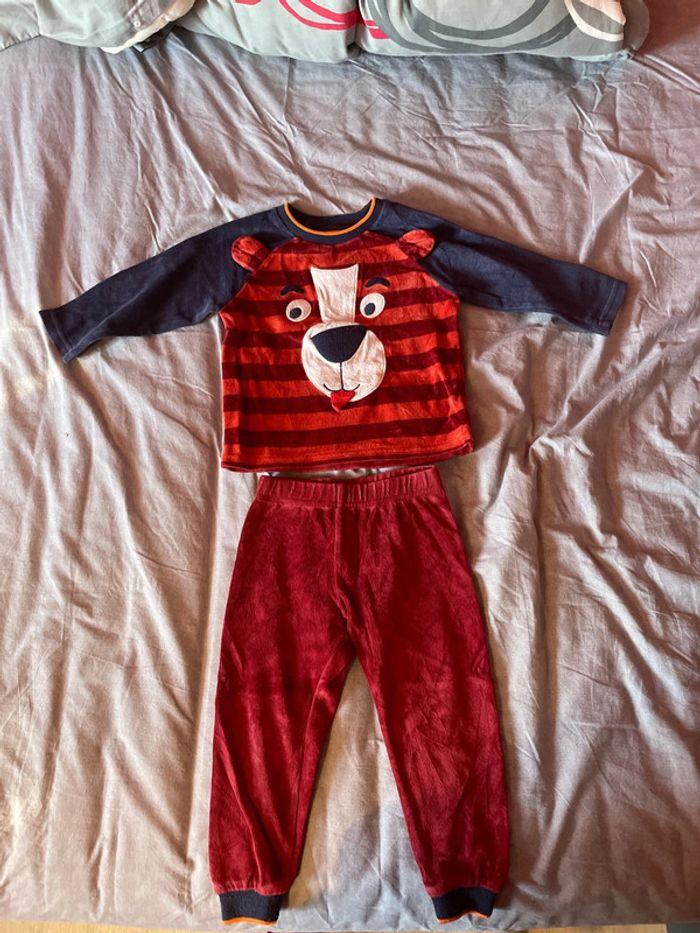 Lot 3 pyjamas velours 2 ans - photo numéro 2