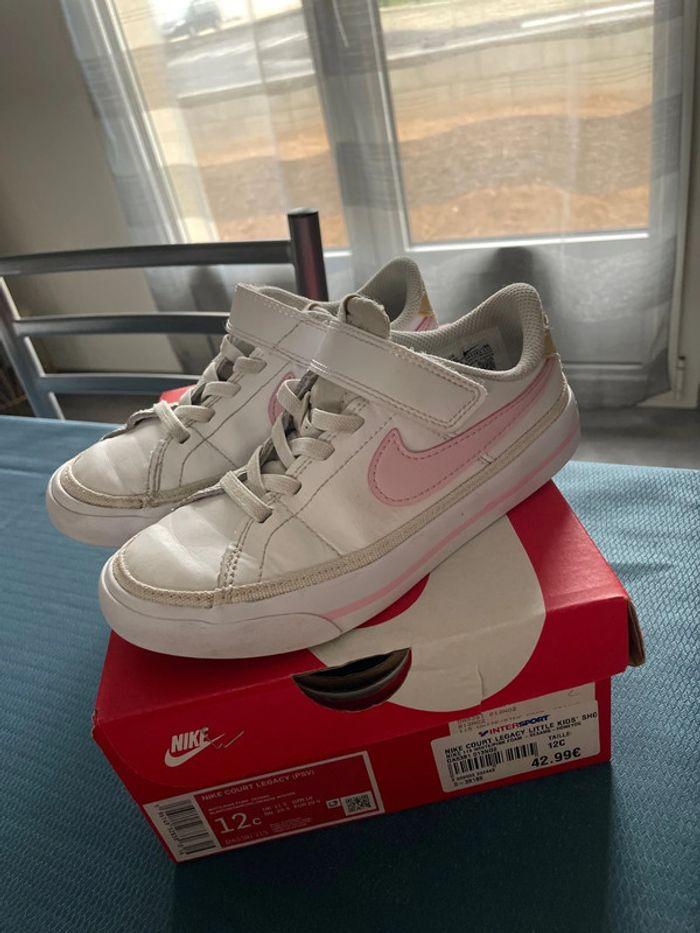 Baskets Nike blanches taille 29,5 - photo numéro 1