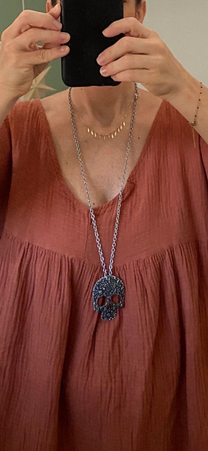 Collier avec pendentif tête de mort - photo numéro 3